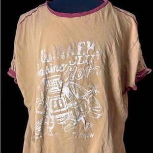 No Boundaries Beige Short Sleeve Graphic Tee with Pink Trim